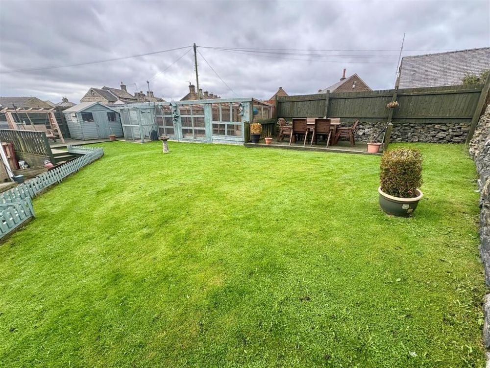 4, Elliot Court Queensbury, Bradford, BD13 2EG