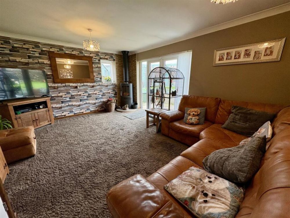 4, Elliot Court Queensbury, Bradford, BD13 2EG