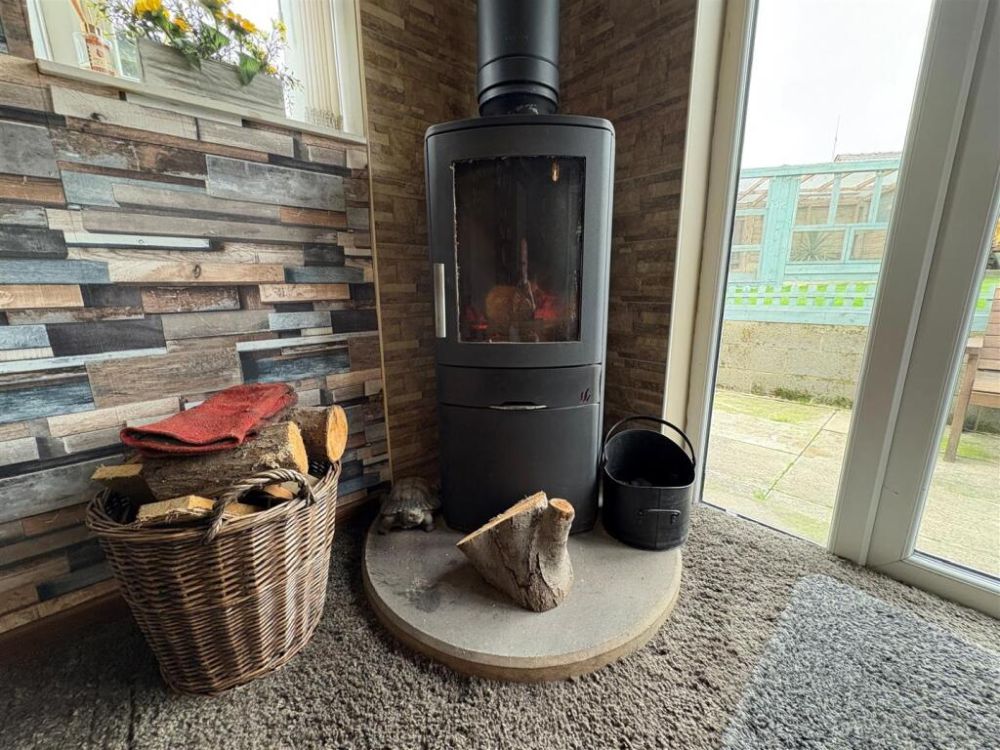 4, Elliot Court Queensbury, Bradford, BD13 2EG