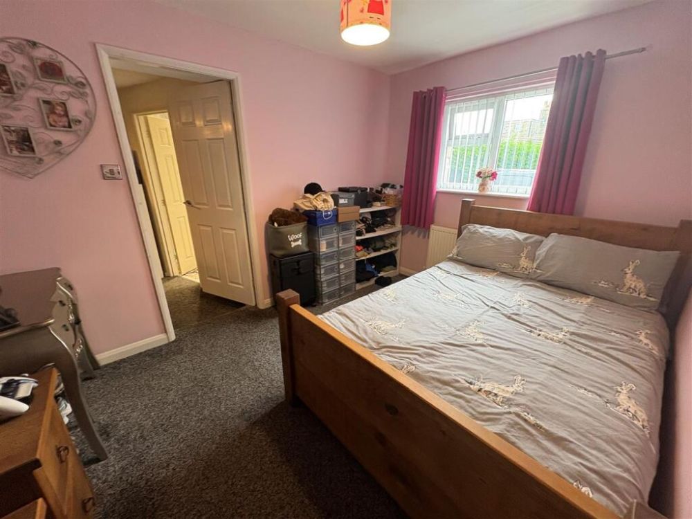 4, Elliot Court Queensbury, Bradford, BD13 2EG