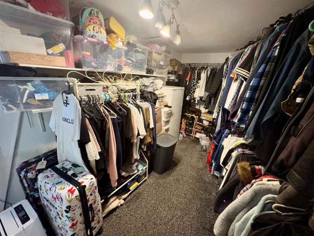 4, Elliot Court Queensbury, Bradford, BD13 2EG