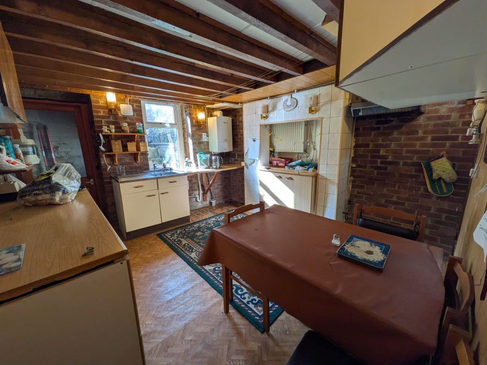 42, Binnie Street Bradford, BD3 9DA