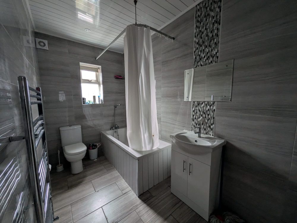 130, Paley Road Bradford, BD4 7EL