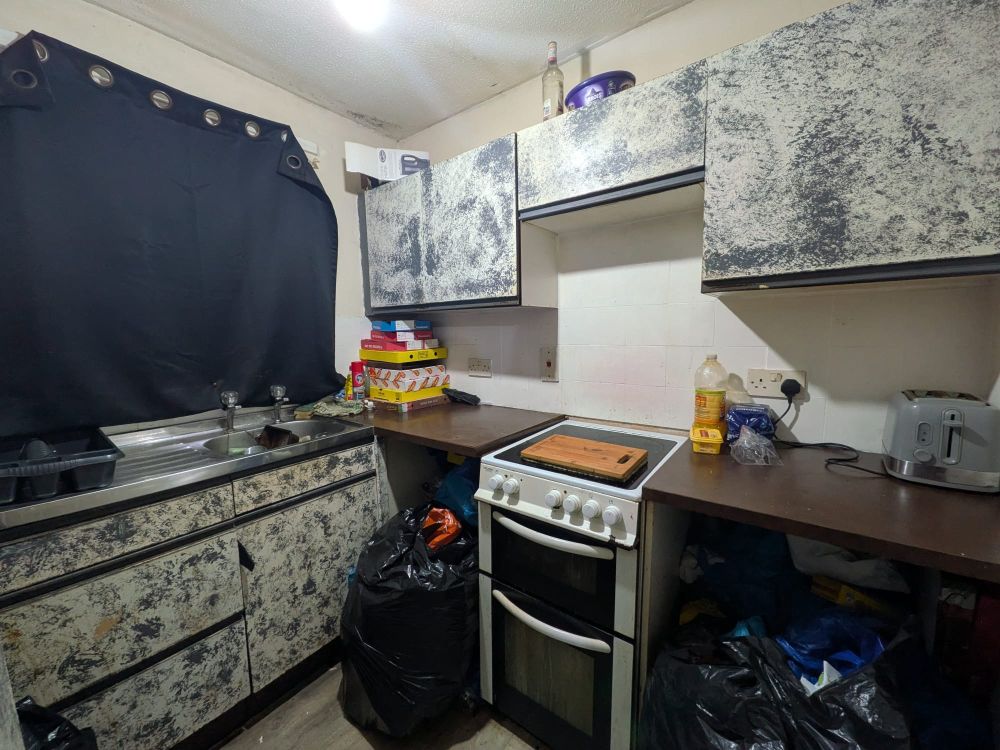 29, Hydale Court Low Moor, Bradford, BD12 0EQ