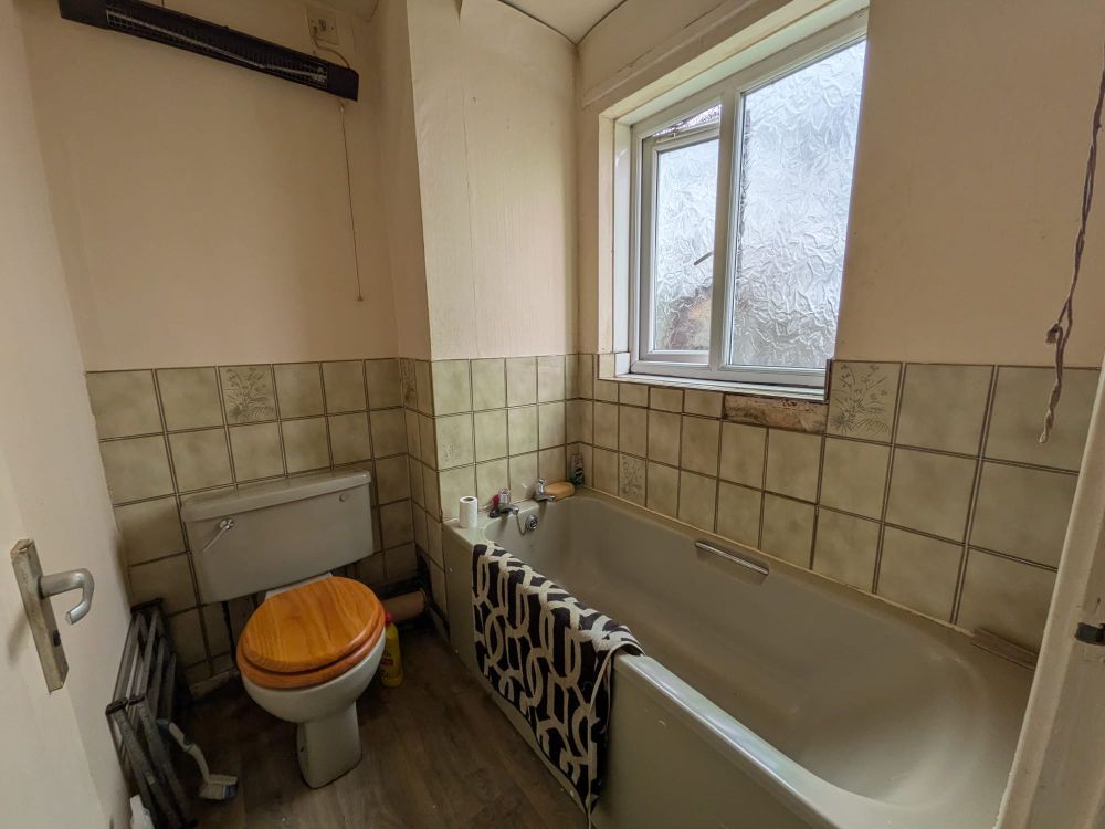 29, Hydale Court Low Moor, Bradford, BD12 0EQ