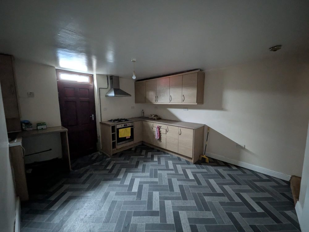 130, Paley Road Bradford, BD4 7EL