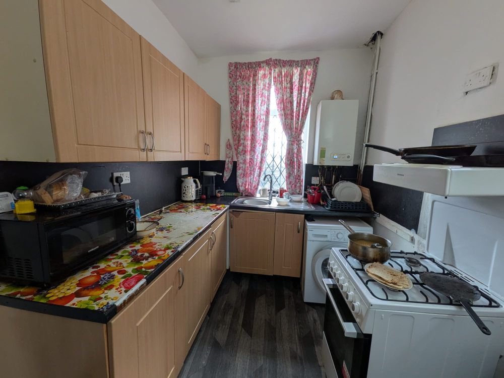 210, Southfield Lane Bradford, BD7 3NQ