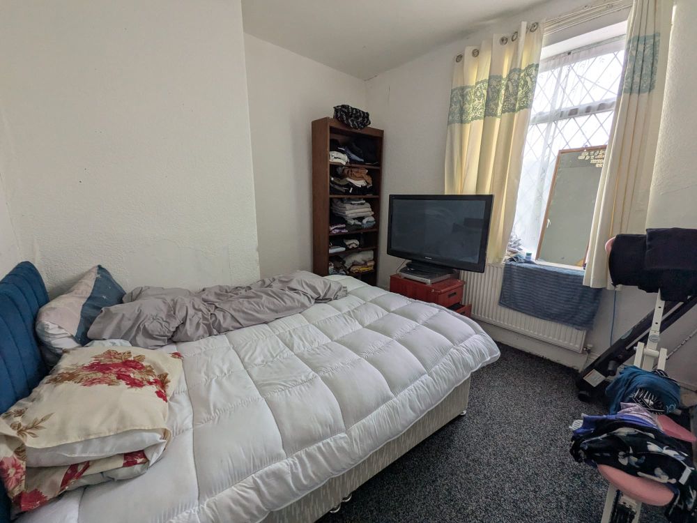 210, Southfield Lane Bradford, BD7 3NQ