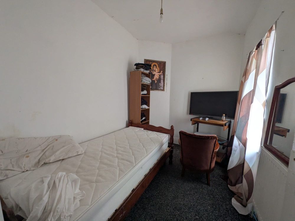 210, Southfield Lane Bradford, BD7 3NQ
