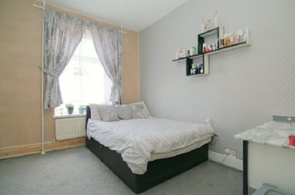 50, Grantham Road Bradford, BD7 1RQ