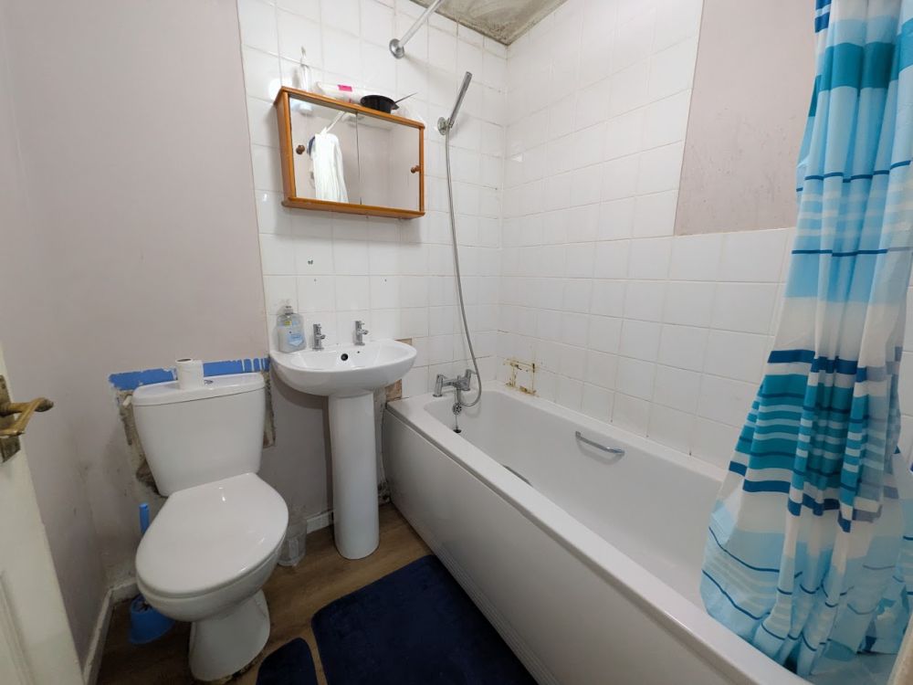 Flat 1, 1 Griffe Head Road Wyke, Bradford, BD12 8QP
