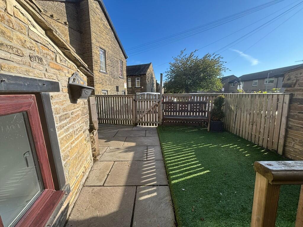 37, Green End Clayton, Bradford, BD14 6BA