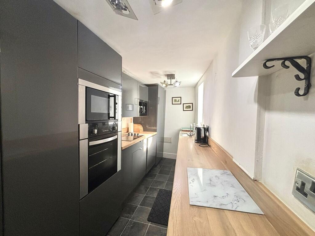 37, Green End Clayton, Bradford, BD14 6BA