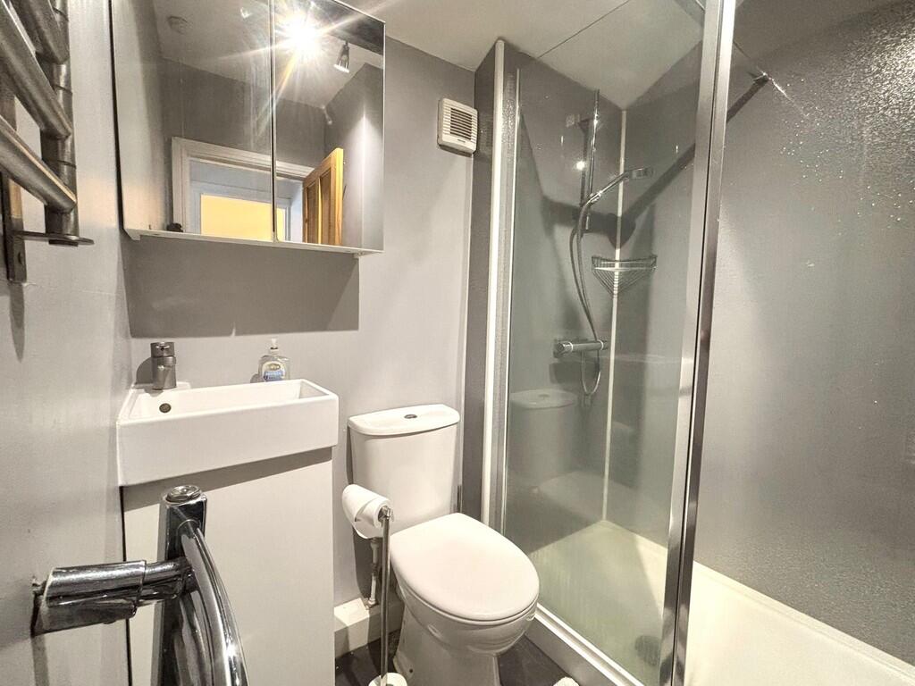 37, Green End Clayton, Bradford, BD14 6BA