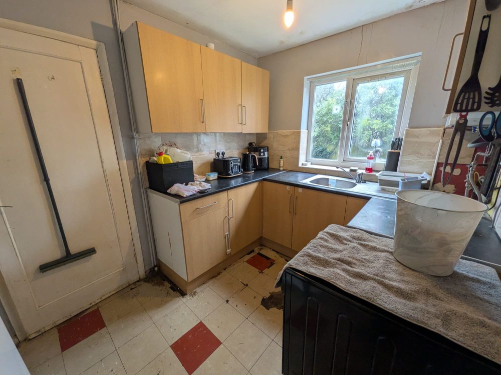 28, Perth Avenue Bradford, BD2 1EE