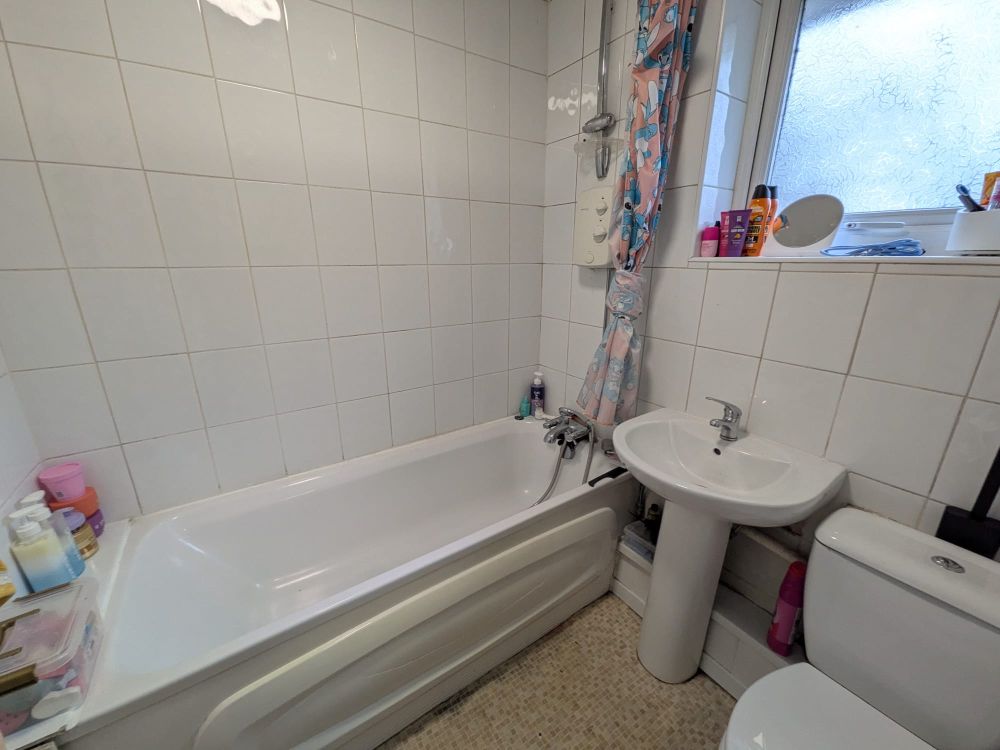 28, Perth Avenue Bradford, BD2 1EE