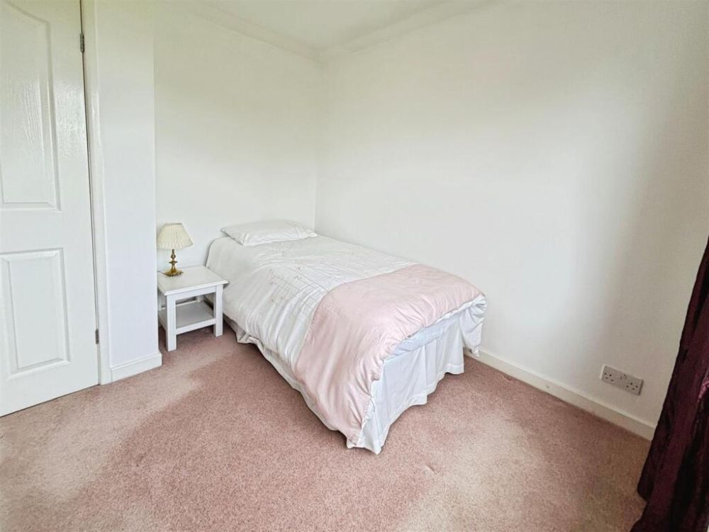 29, St. Abbs Drive Bradford, BD6 1EJ