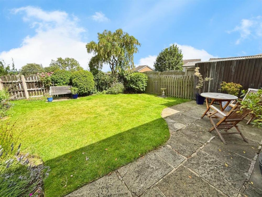 29, St. Abbs Drive Bradford, BD6 1EJ