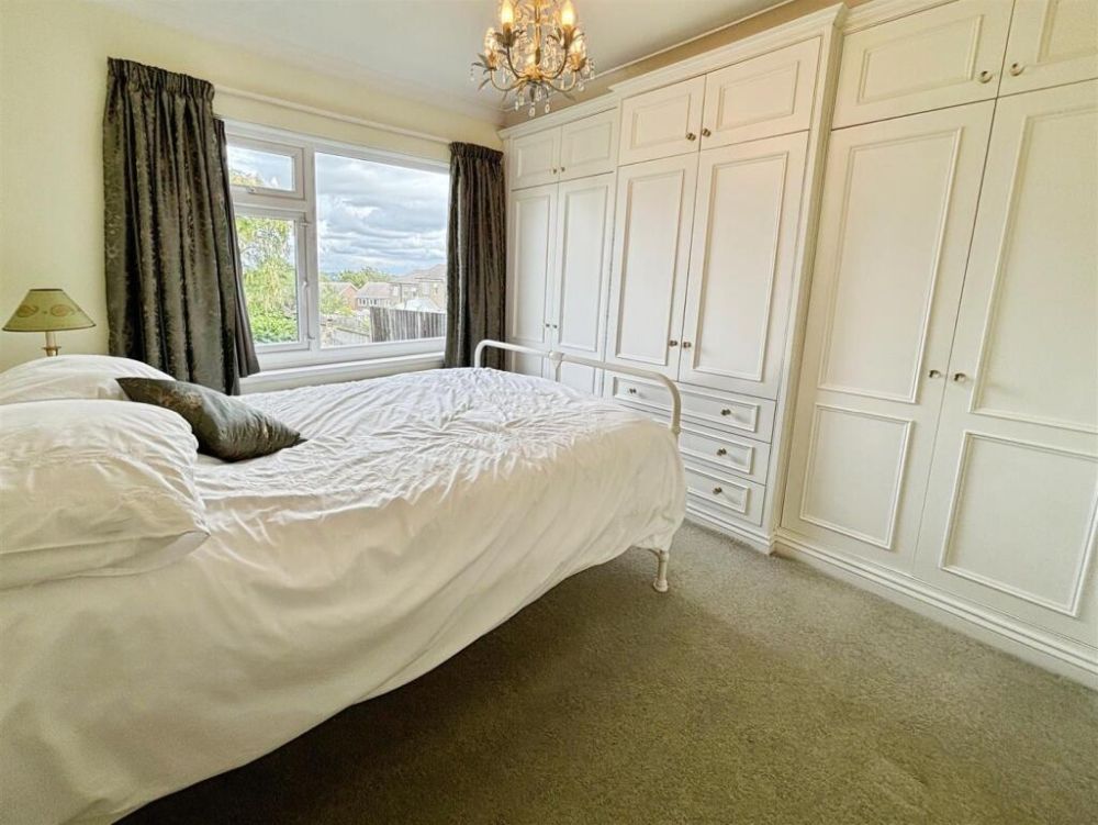 29, St. Abbs Drive Bradford, BD6 1EJ