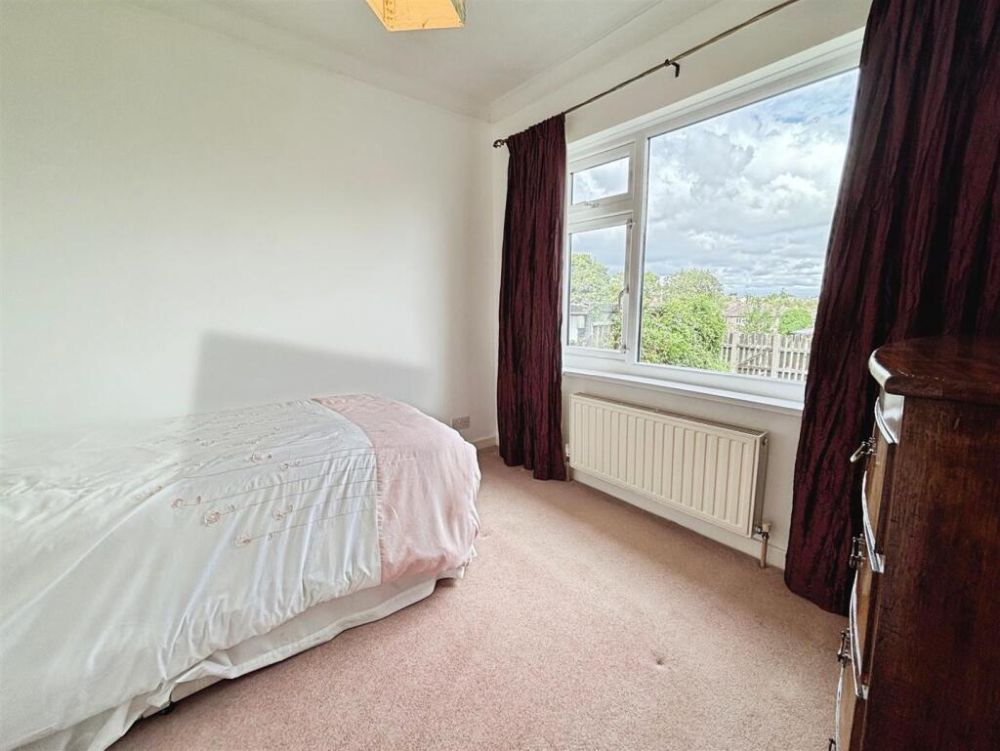 29, St. Abbs Drive Bradford, BD6 1EJ