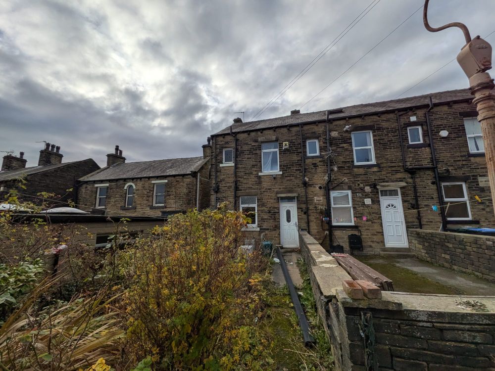 48, St. Helena Road Bradford, BD6 1TB