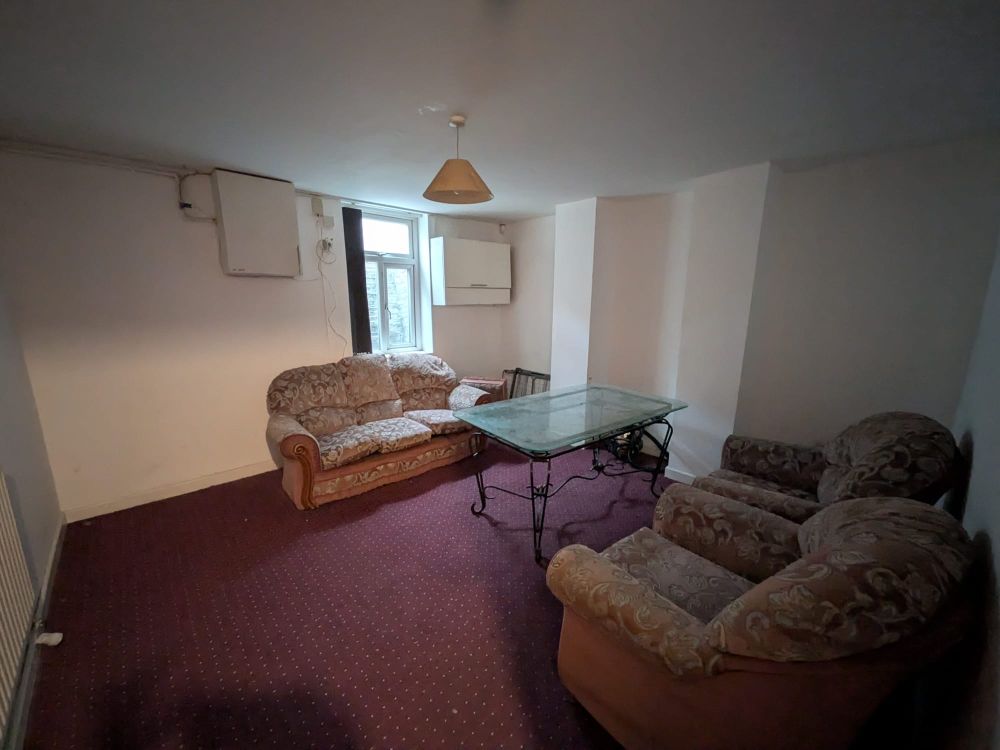 14, Grantham Place Bradford, BD7 1RJ