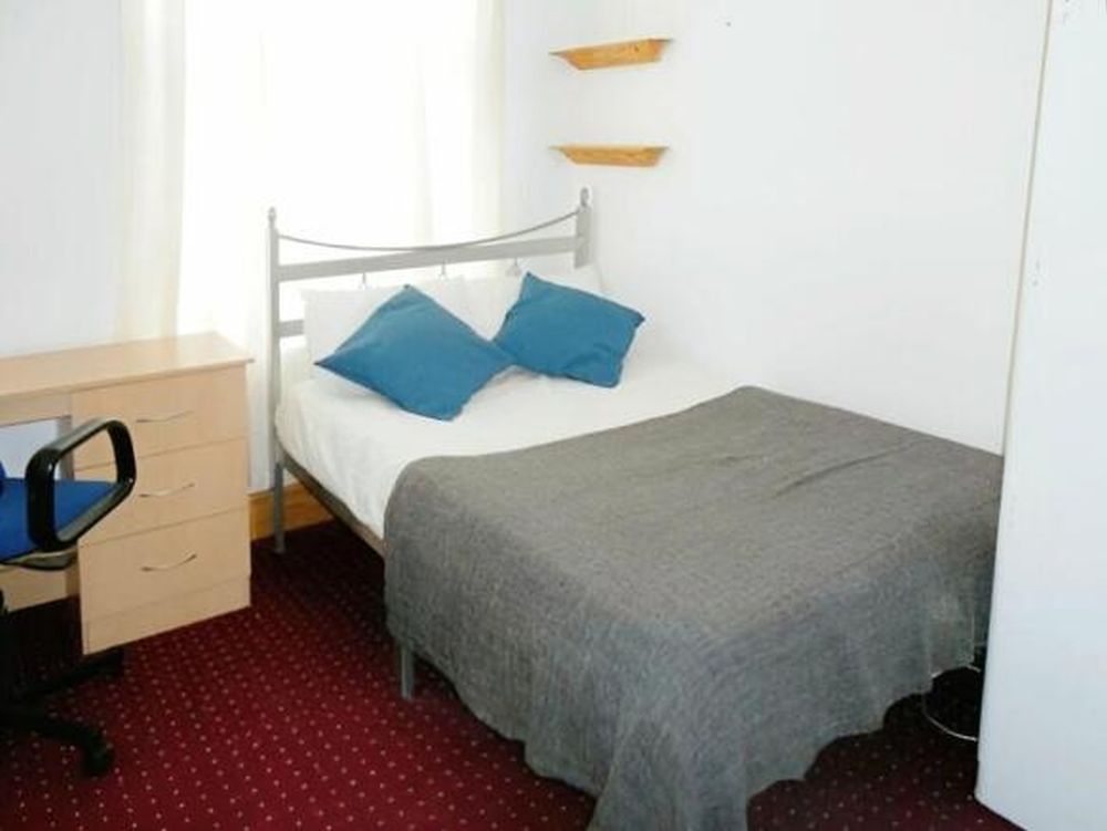 14, Grantham Place Bradford, BD7 1RJ