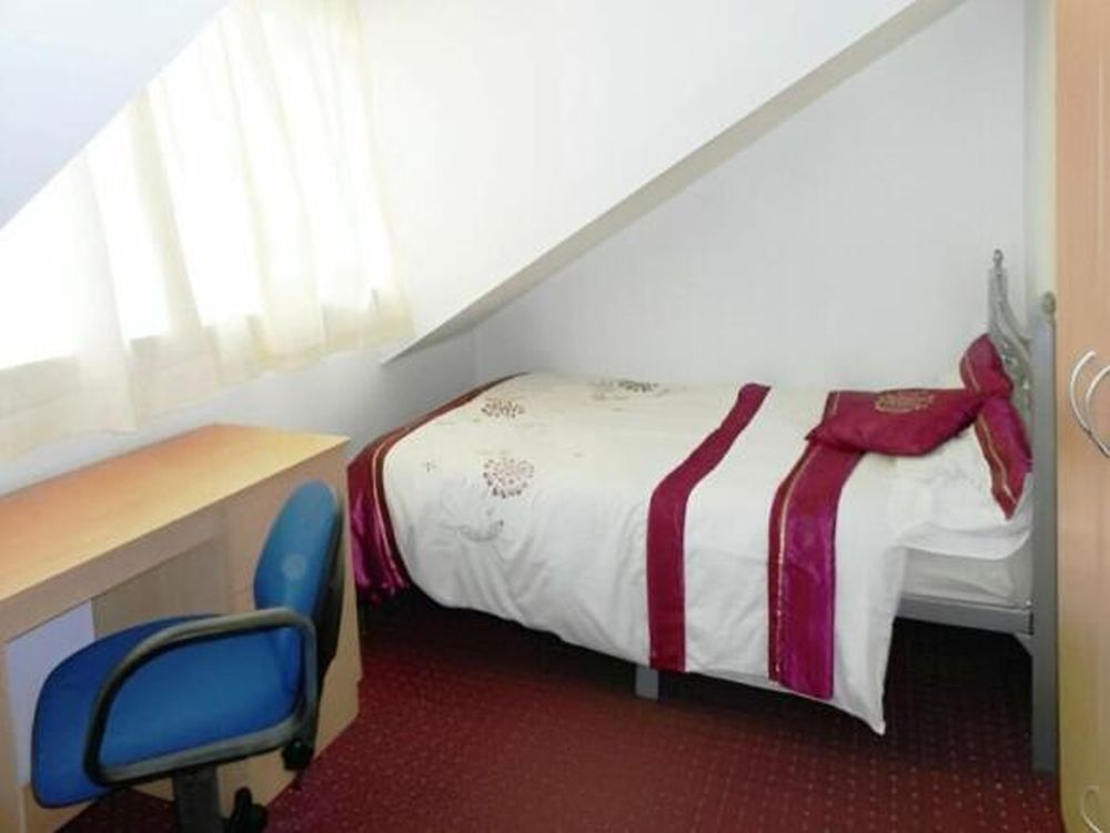 14, Grantham Place Bradford, BD7 1RJ