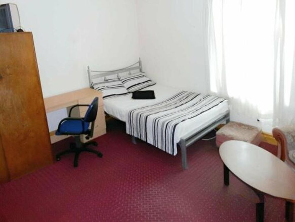 14, Grantham Place Bradford, BD7 1RJ