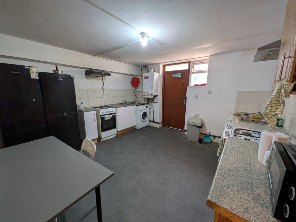 14, Grantham Place Bradford, BD7 1RJ