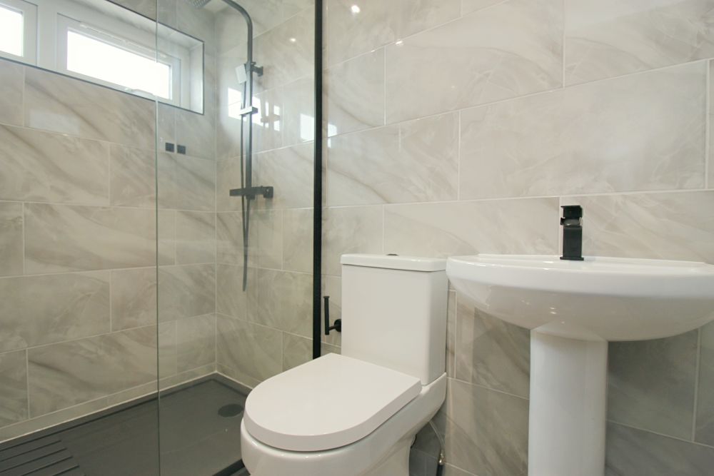 188 Reevy Avenue Bradford, BD6 3RP