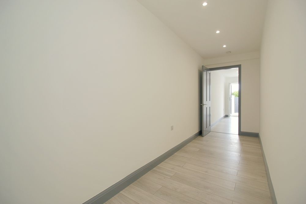 188 Reevy Avenue Bradford, BD6 3RP