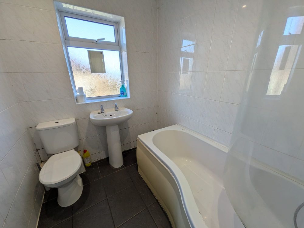 45 Beechwood Avenue Bradford, BD6 3AN