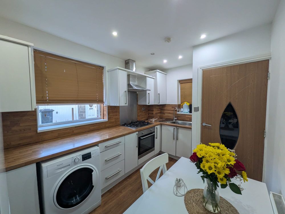 14, Charles Avenue Bradford, BD3 8HF