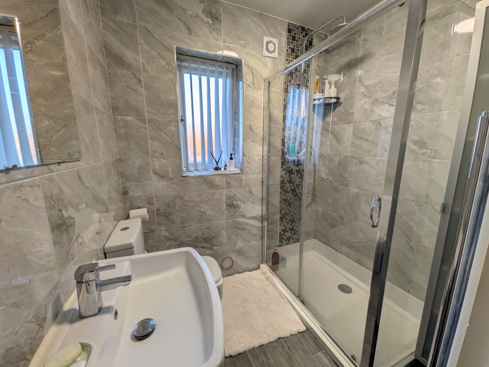 14, Charles Avenue Bradford, BD3 8HF