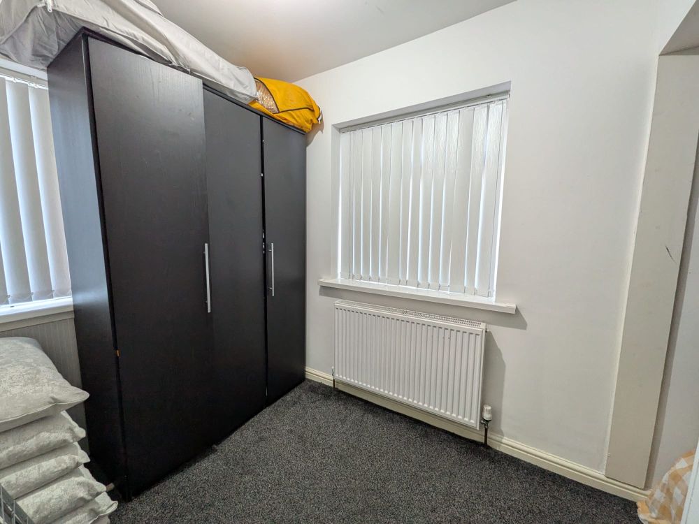 14, Charles Avenue Bradford, BD3 8HF