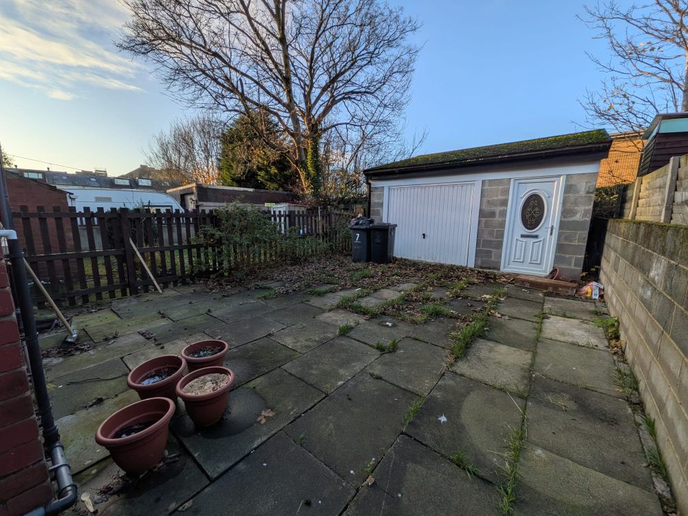 14, Charles Avenue Bradford, BD3 8HF