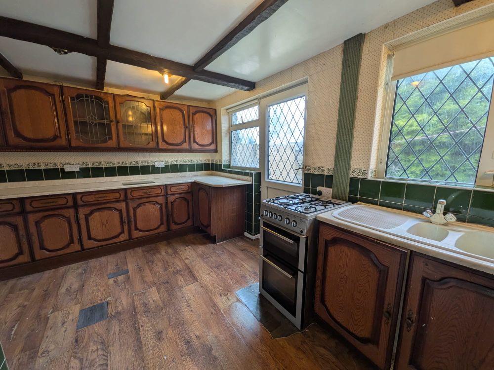 8, Stoneyridge Avenue Bradford, BD9 6PA