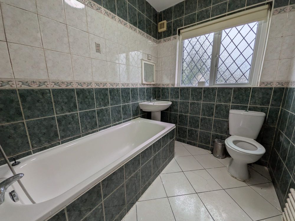 8, Stoneyridge Avenue Bradford, BD9 6PA