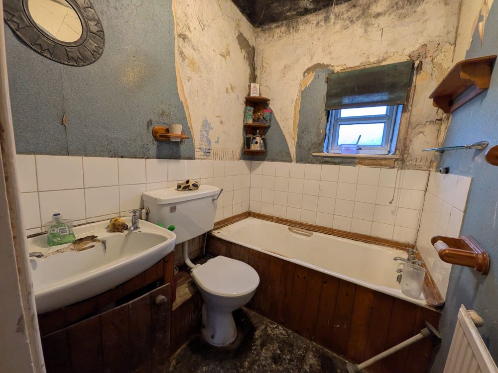 8 East Parade Baildon, BD17 6LY